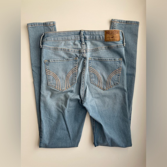 2 pairs of Hollister Jeans - Picture 10 of 13